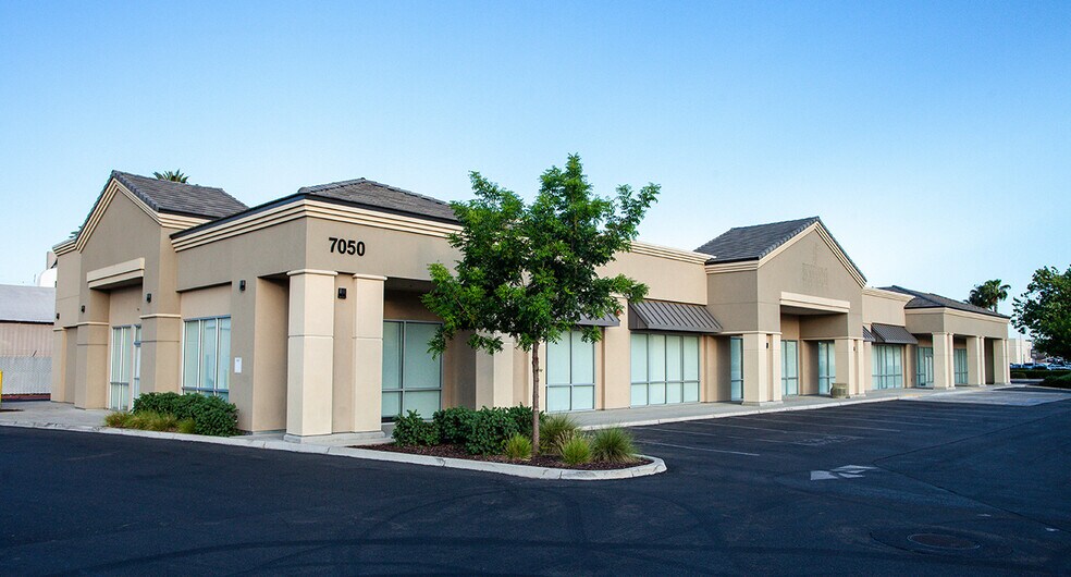 7050 N Palm Ave, Fresno, CA à louer - Photo du bâtiment - Image 3 de 9