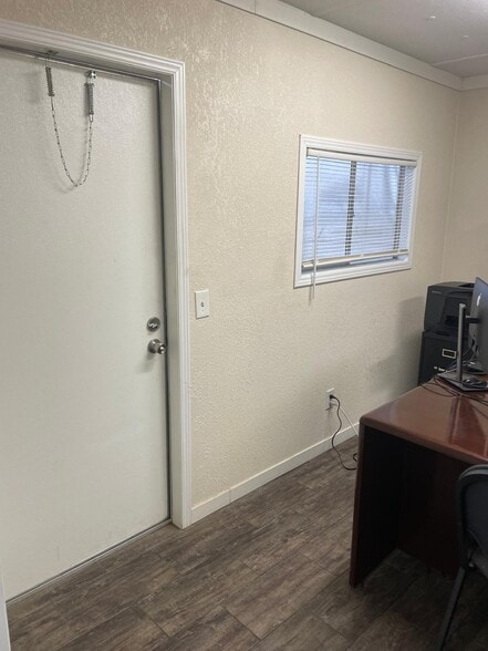 11919 Sara Rd, Laredo, TX for lease - Building Photo - Image 2 of 8