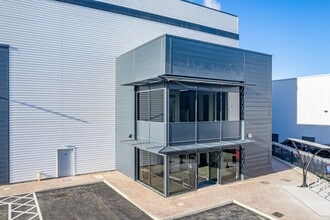 Crabtree Manorway N, Belvedere à louer Photo du bâtiment- Image 1 de 9