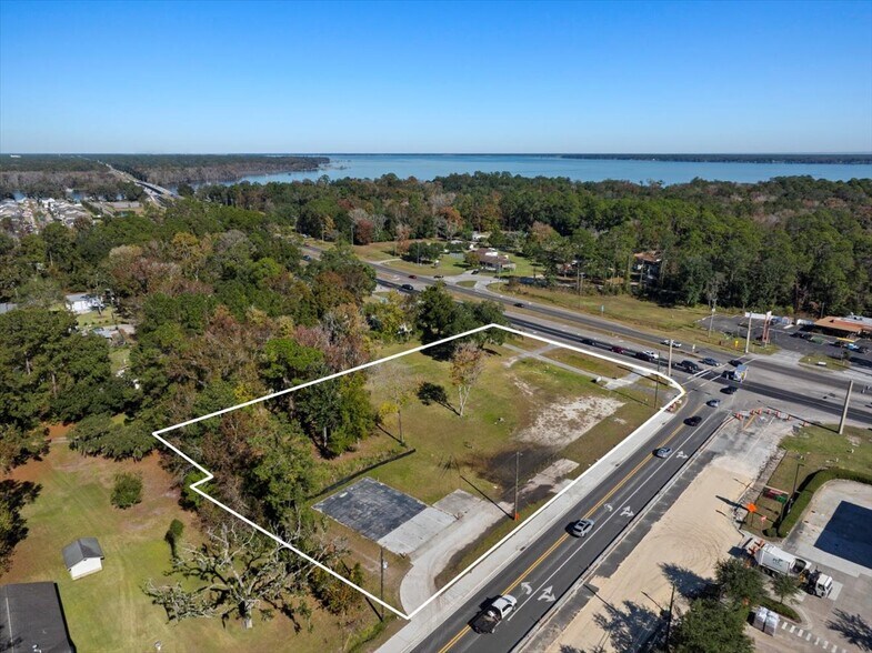 1456 Russell Rd, Green Cove Springs, FL à vendre - Photo du bâtiment - Image 2 de 15