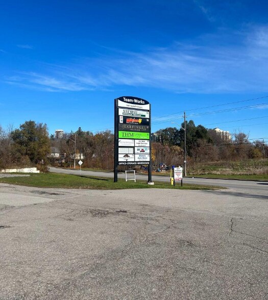 164 Innisfil St, Barrie, ON à louer - Photo de l’enseigne - Image 2 de 2