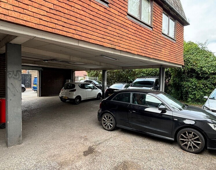 2 Glebe Rd, Warlingham à louer - Photo du bâtiment - Image 2 de 3