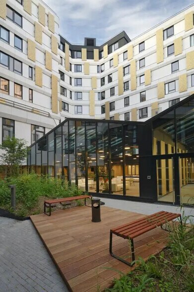 Bureau dans Nanterre à louer - Photo du bâtiment - Image 3 de 38