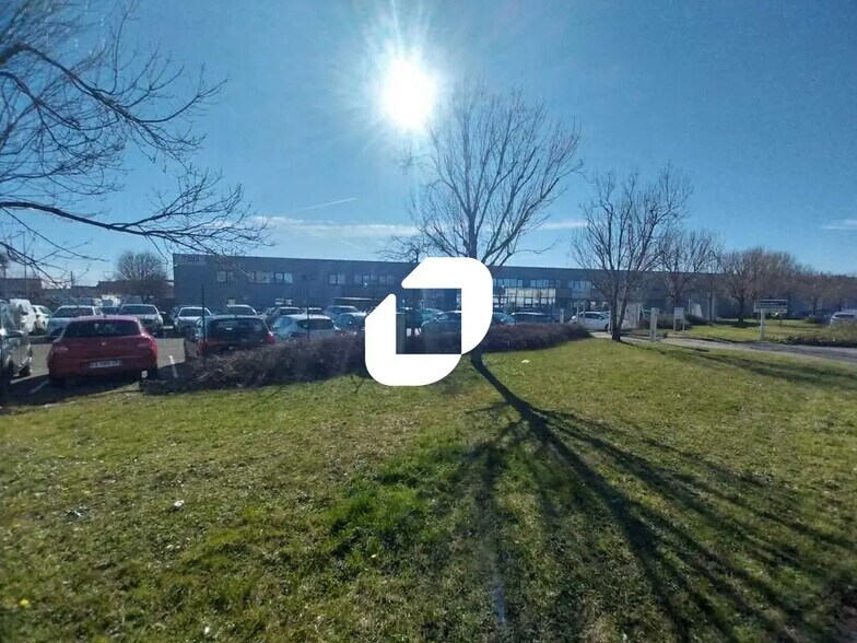 63-69 Rue Du Morellon, Saint-Quentin-Fallavier à louer - Photo du bâtiment - Image 2 de 43