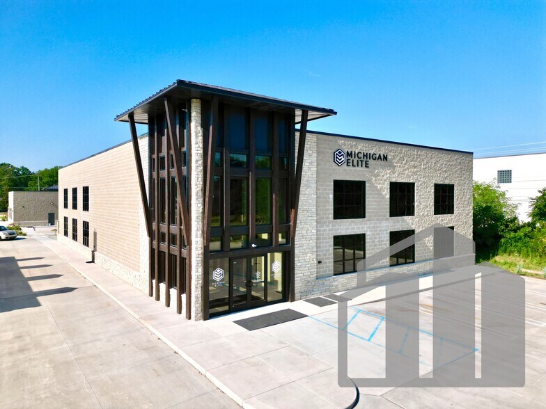 10555 Grand River Ave, Brighton, MI à louer - Photo du bâtiment - Image 2 de 11