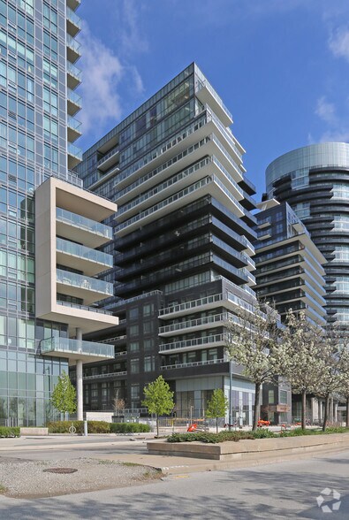 110 Marine Parade Dr, Toronto, ON for sale - Building Photo - Image 2 of 5