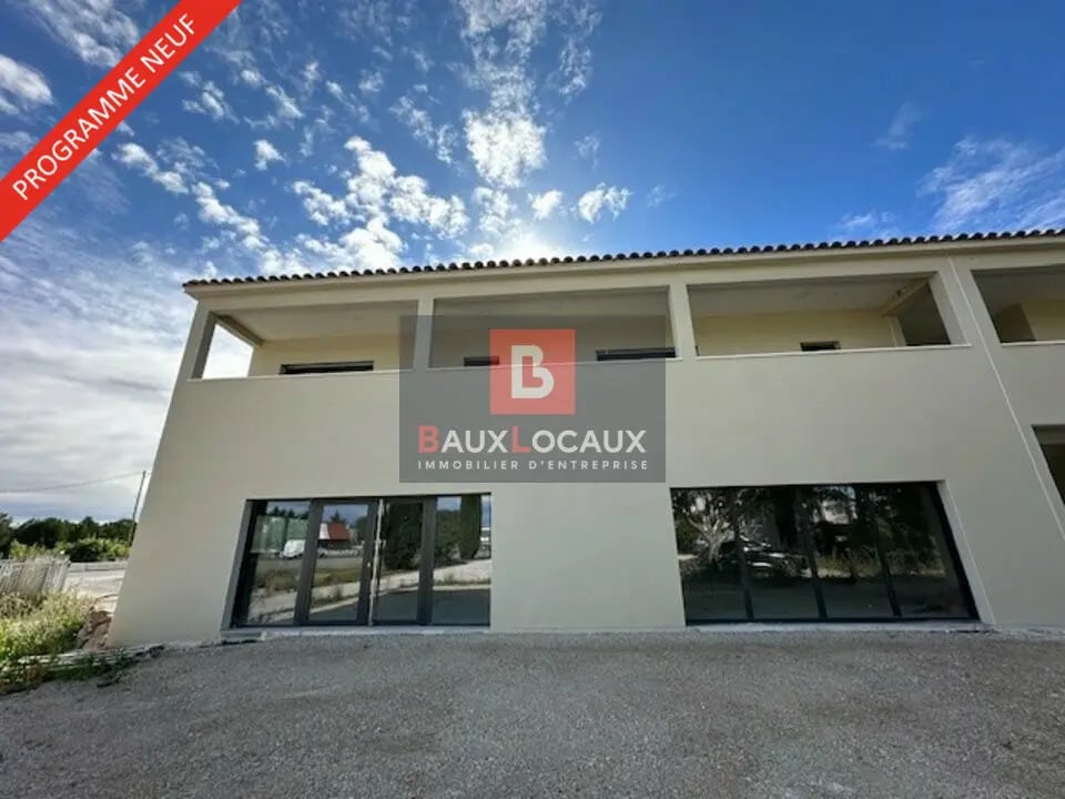 Office in Cavaillon for lease Building Photo- Image 1 of 9