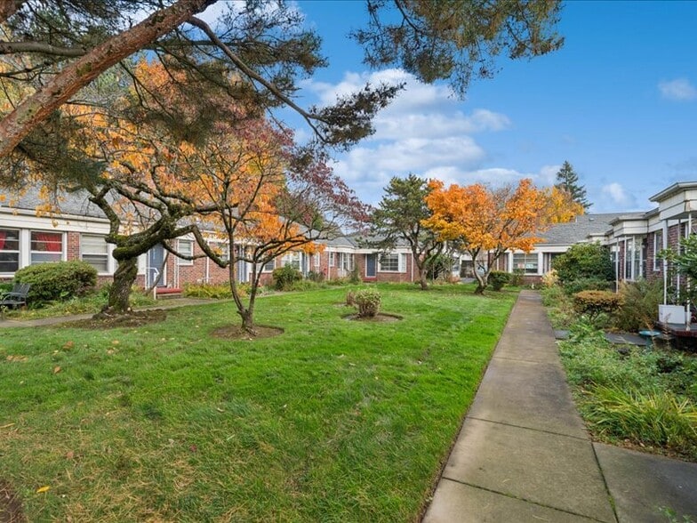 610 SE Cesar E Chavez Blvd, Portland, OR à vendre - Photo principale - Image 2 de 2