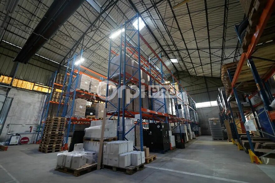 Office in Lyon for lease - Interior Photo - Image 2 of 11