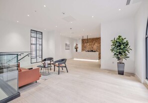 3 Moorgate Pl, London LND - Services immobiliers commerciaux