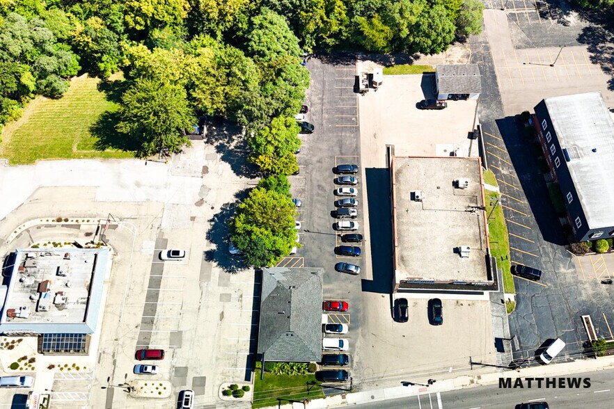 849 N Lake St, Aurora, IL à vendre - Photo du bâtiment - Image 2 de 3