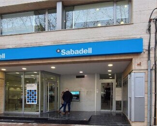 Plus de détails pour Multi-résidentiel à vendre
