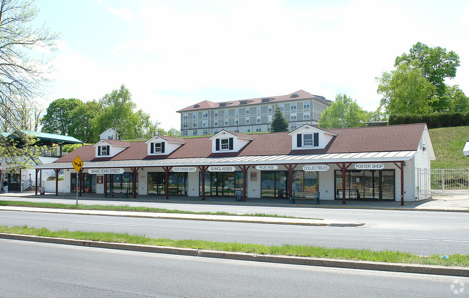 12 Beach Rd, Lake George, NY for lease - Primary Photo - Image 3 of 5