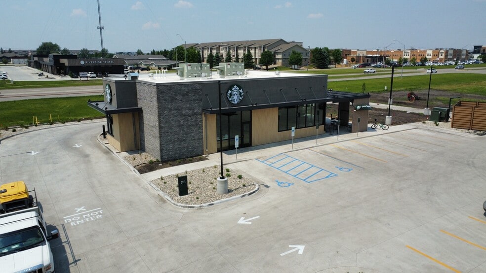 4675 Washington St, Grand Forks, ND for sale - Building Photo - Image 2 of 6