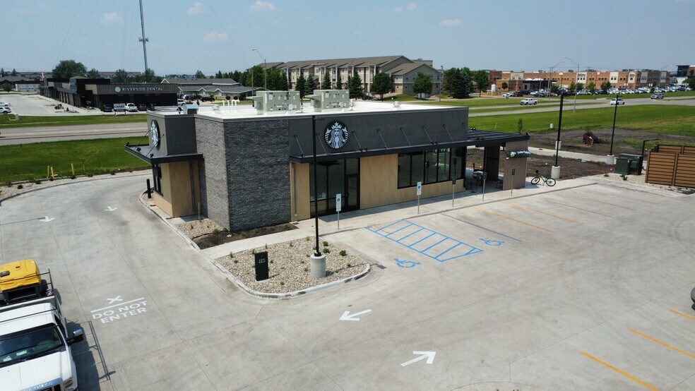 4675 Washington St, Grand Forks, ND à vendre - Photo du bâtiment - Image 2 de 6