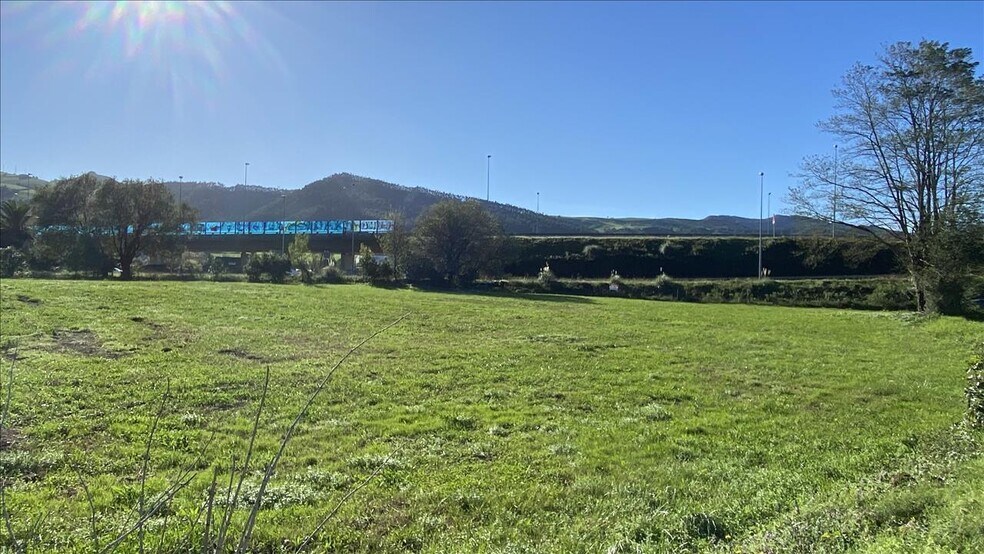 Polígono I01, 12, Torrelavega, Cantabria for sale - Primary Photo - Image 2 of 11