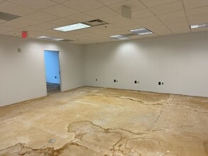 5901 Peachtree Dunwoody Rd NE, Atlanta, GA for lease Interior Photo- Image 2 of 4