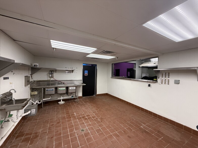 34518-34900 Warren Rd, Westland, MI for lease - Interior Photo - Image 3 of 14