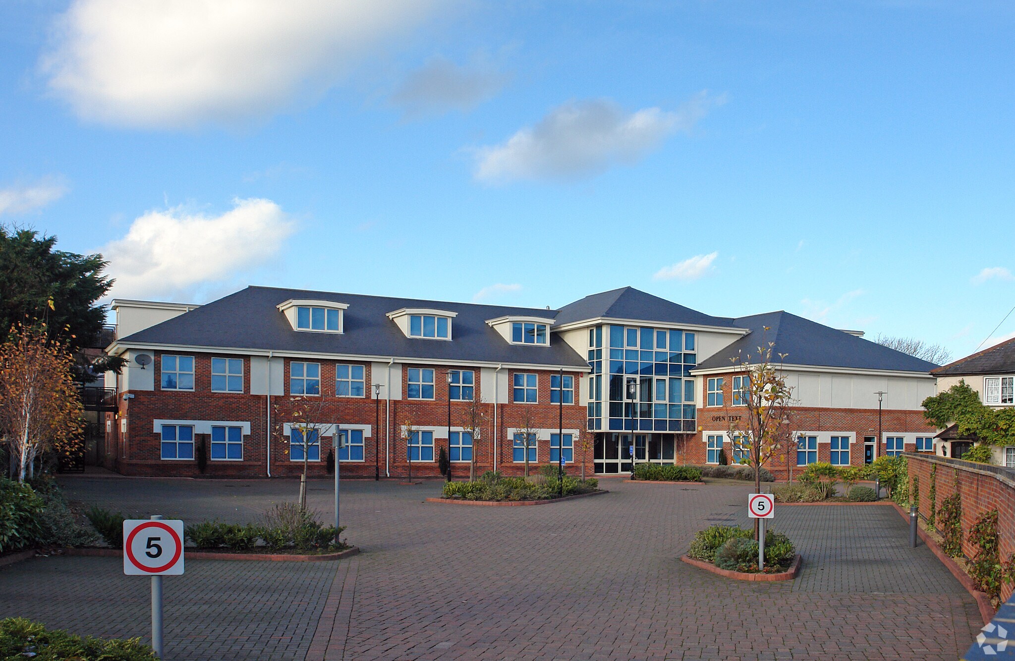 Horseshoe Cres, Beaconsfield à louer Photo du bâtiment- Image 1 de 2