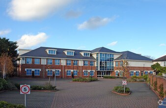 Horseshoe Cres, Beaconsfield à louer Photo du bâtiment- Image 1 de 2