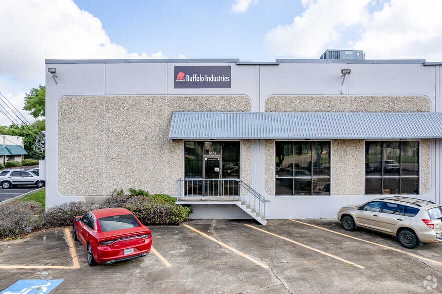6303-6323 Brookhill Dr, Houston, TX for lease - Building Photo - Image 3 of 5
