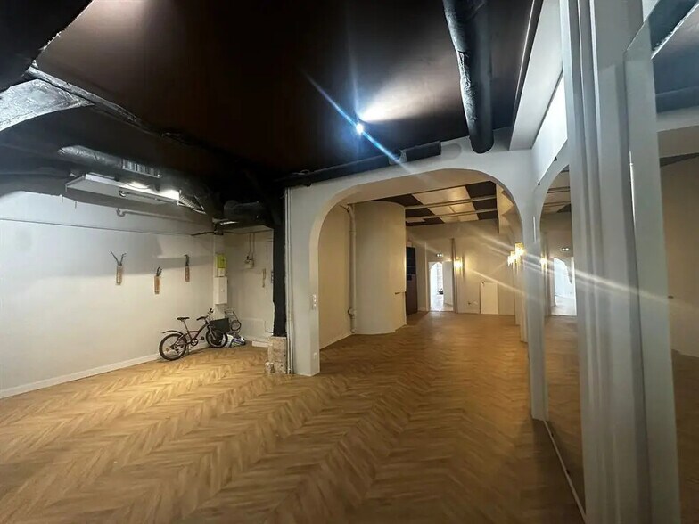 40 Rue Croix Des Petits Champs, Paris à louer - Photo du bâtiment - Image 1 de 8