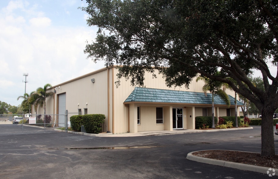6108 33rd St E, Bradenton, FL à vendre - Photo du bâtiment - Image 2 de 4