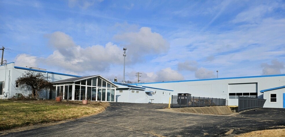 1256 W Sharon Rd, Cincinnati, OH for sale - Building Photo - Image 2 of 22