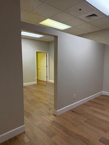 9240 Bonita Beach Rd, Bonita Springs, FL for lease - Interior Photo - Image 2 of 31