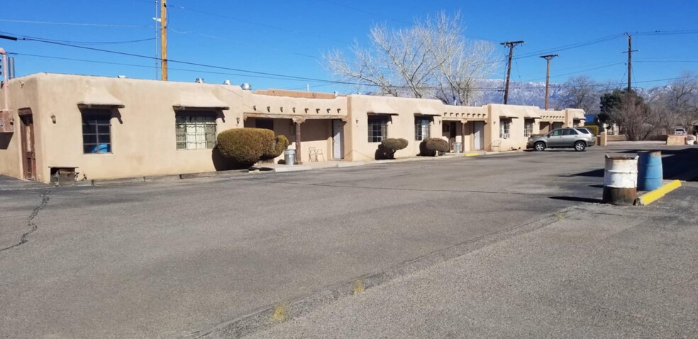 6851 4th St NW, Los Ranchos De Albuquerque, NM à vendre - Photo du bâtiment - Image 2 de 14