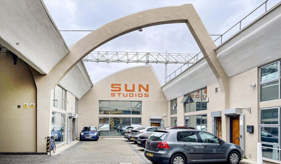 30 Warple Way, Londres à vendre - Photo du bâtiment - Image 1 de 5