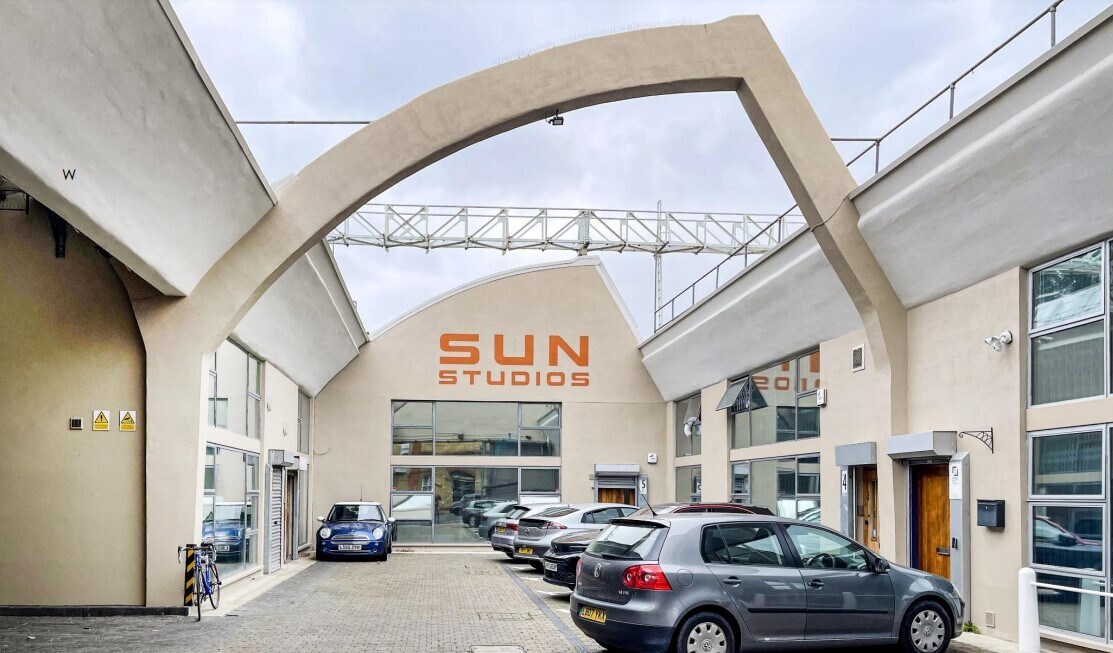 30 Warple Way, Londres à vendre Photo du bâtiment- Image 1 de 6