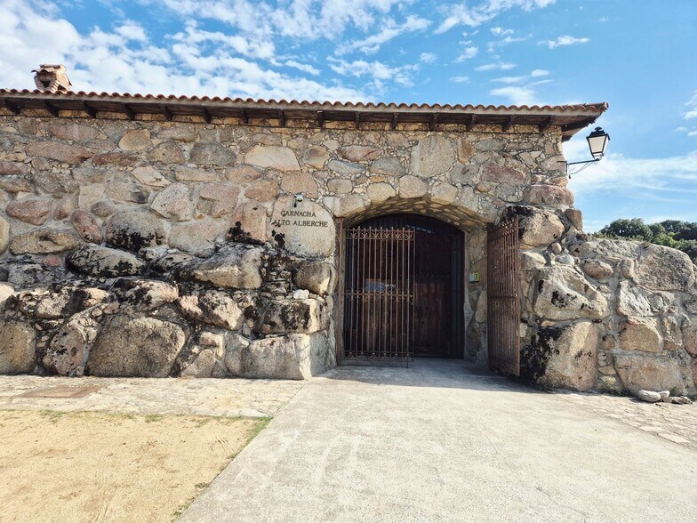 Commerce de détail dans Navaluenga, Ávila à vendre - Photo du bâtiment - Image 2 de 13