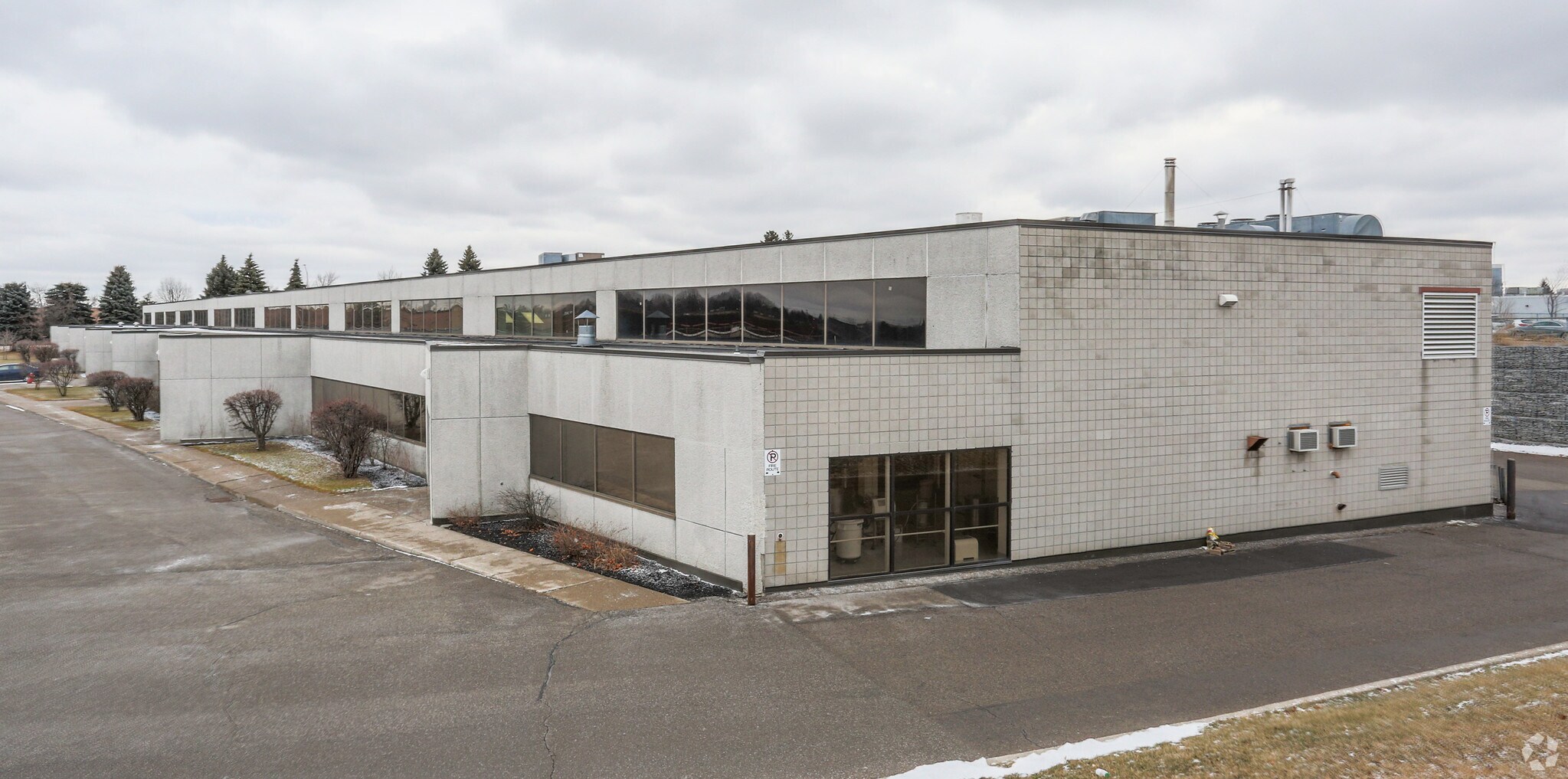 50 Valleywood Dr, Markham, ON for lease Primary Photo- Image 1 of 6