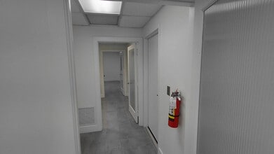 21113 Johnson St, Pembroke Pines, FL à louer Photo intérieure- Image 2 de 7