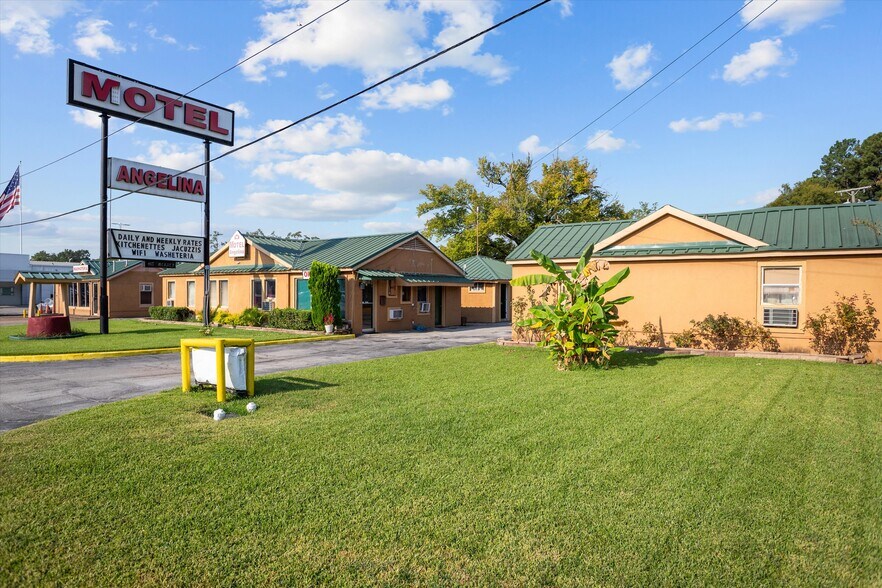 1706 S 1st St, Lufkin, TX à vendre - Photo du bâtiment - Image 2 de 25