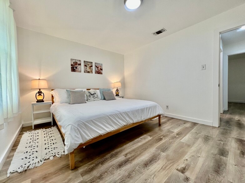 902 E Highway St, Fredericksburg, TX for sale - Interior Photo - Image 3 of 25