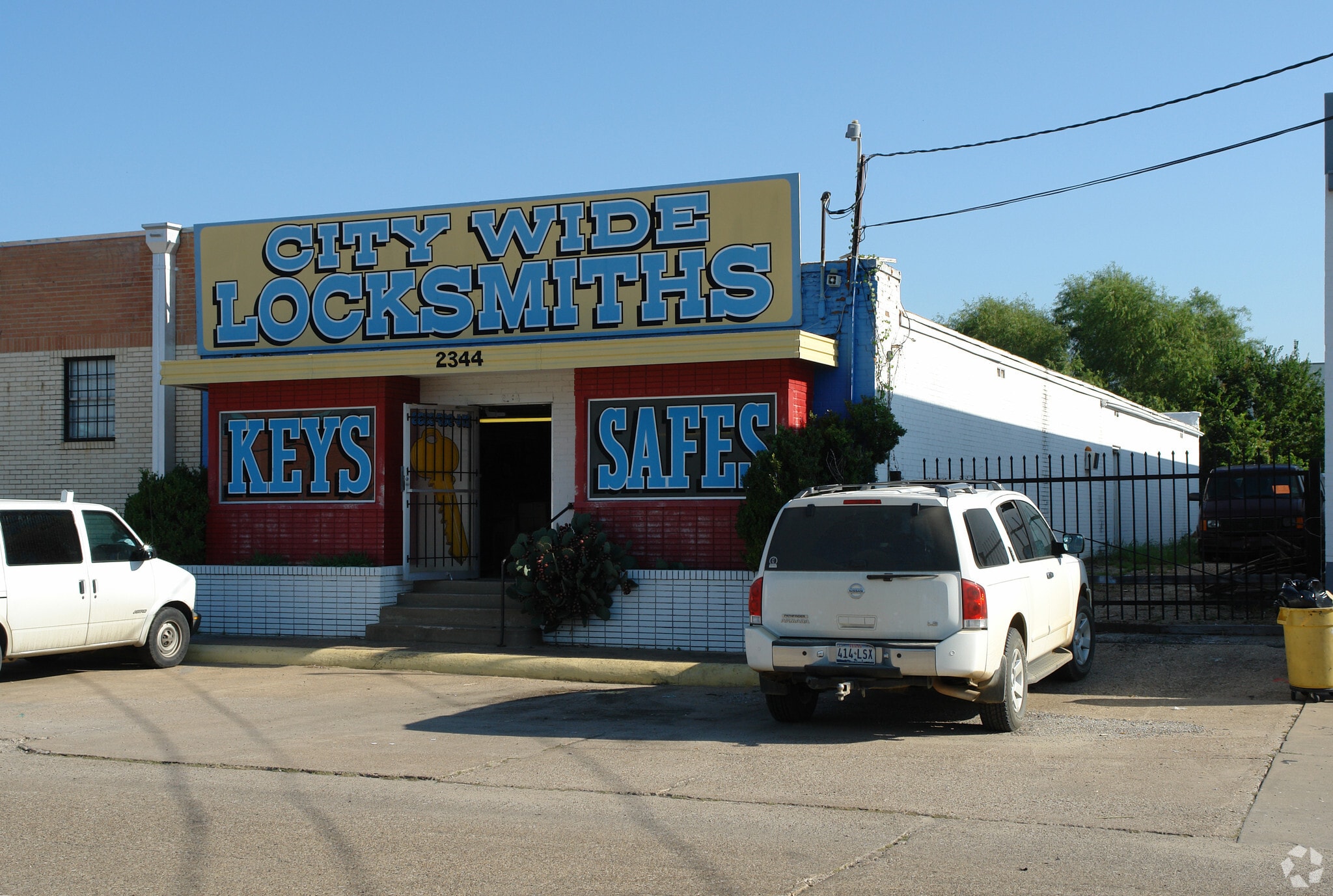 2344 & 2348 Irving Blvd portfolio of 2 properties for sale on LoopNet.ca Building Photo- Image 1 of 3