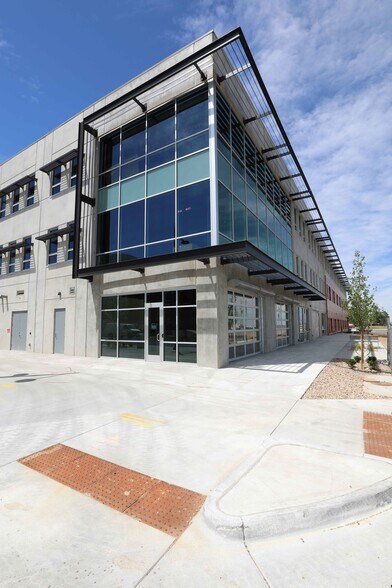 2115 N Scranton Way, Aurora, CO à louer - Photo du bâtiment - Image 2 de 9