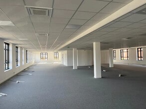 114 Quai De Bezons, Argenteuil for lease Building Photo- Image 1 of 3