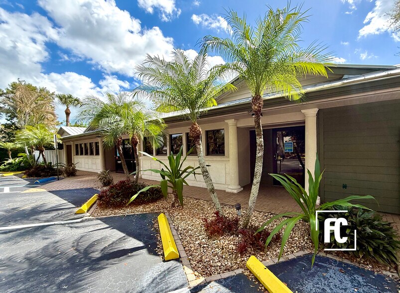 835 SE Osceola St, Stuart, FL à vendre - Photo du bâtiment - Image 2 de 39