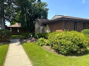 2211-2219 Arbor Blvd, Dayton, OH for lease Interior Photo- Image 2 of 12