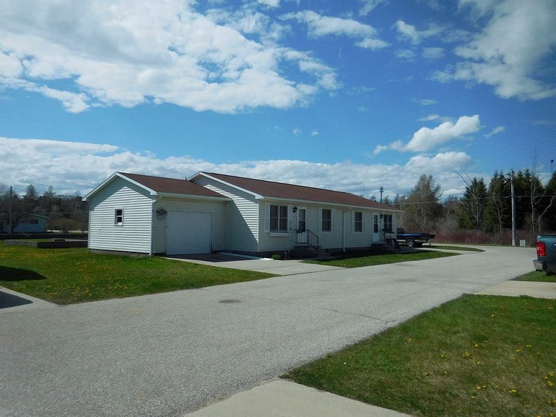 931 Manistique Ave, Manistique, MI à vendre - Photo principale - Image 1 de 1