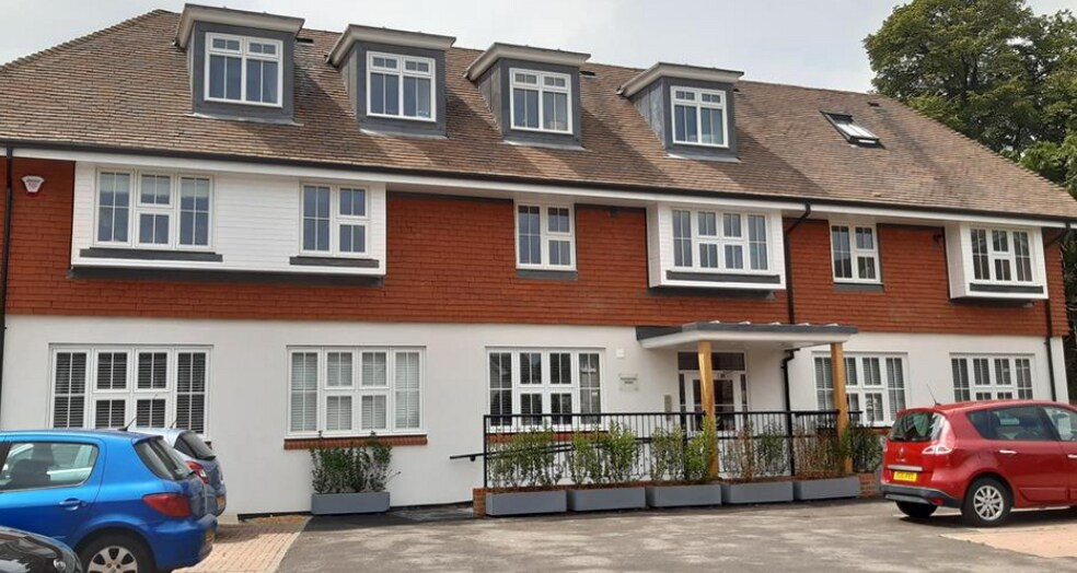 Chequers Ln, Walton On The Hill à louer - Photo du bâtiment - Image 1 de 2