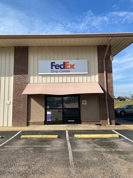 1155 S Gloster St, Tupelo, MS à vendre - Photo du bâtiment - Image 2 de 10