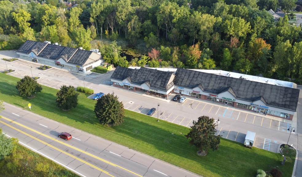 8346-8430 Richardson Rd, Commerce Township, MI for lease - Building Photo - Image 2 of 4