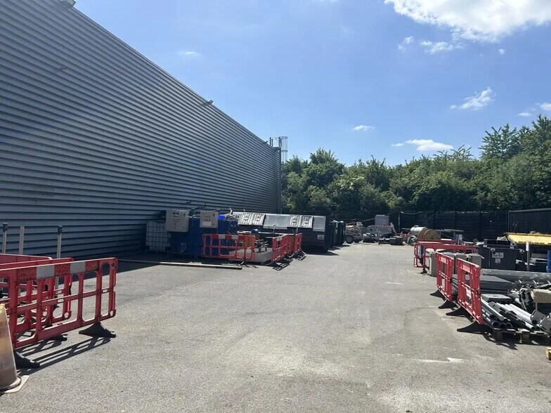 Office in Sainghin-en-Mélantois for lease - Building Photo - Image 2 of 7