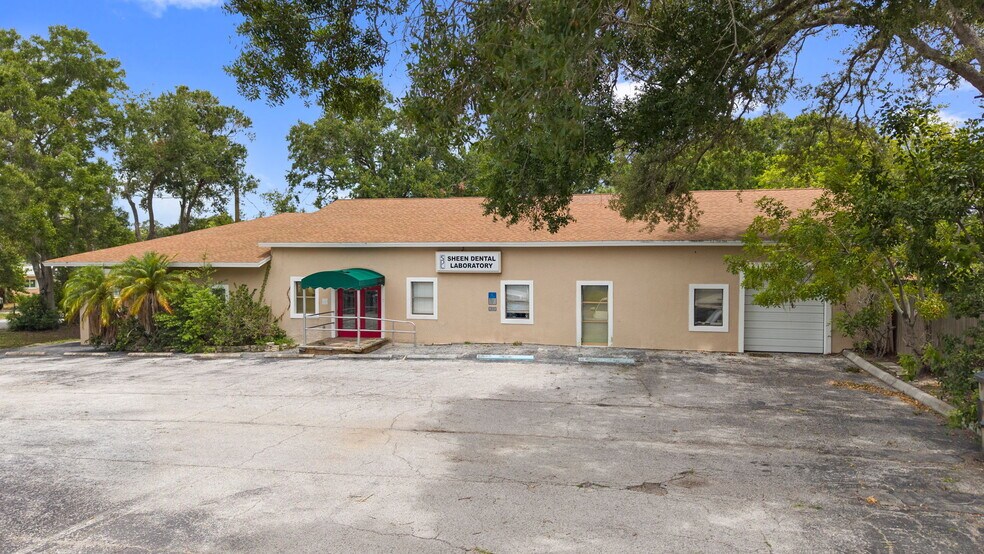 1237 Lady Marion Ln, Dunedin, FL à louer - Photo du bâtiment - Image 3 de 14