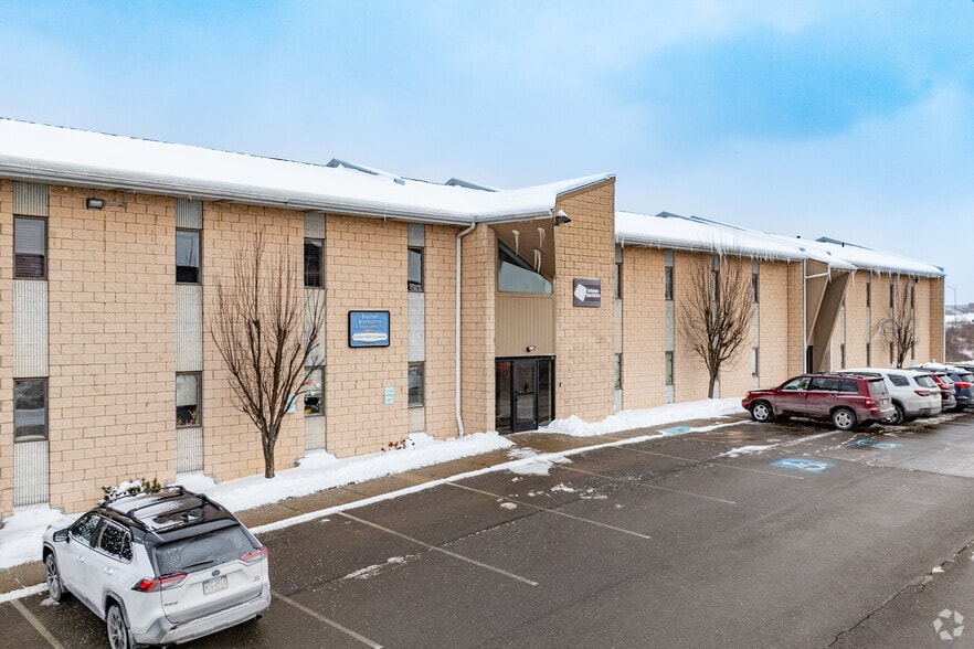 401 Smith Dr, Cranberry, PA à vendre - Photo principale - Image 1 de 9