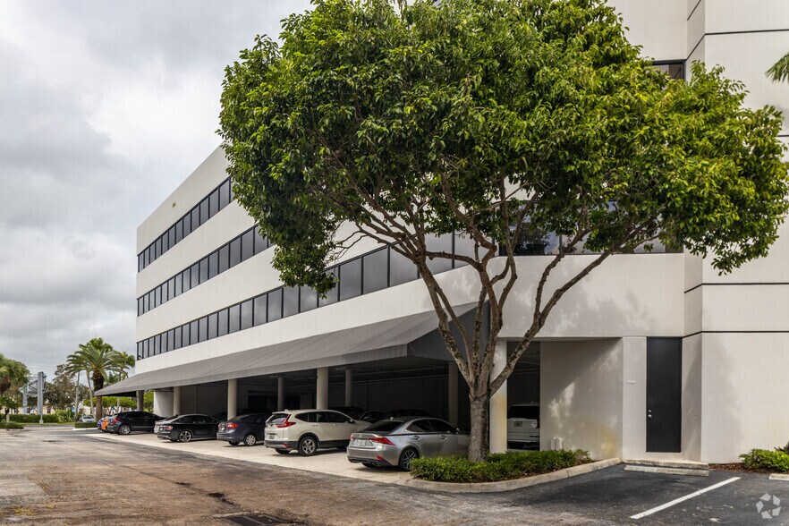 7777 Glades Rd, Boca Raton, FL à louer - Photo du bâtiment - Image 2 de 20
